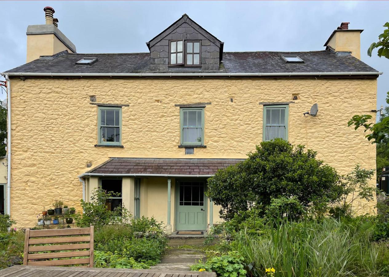 Ynyswen Bed & Breakfast Nantgaredig エクステリア 写真
